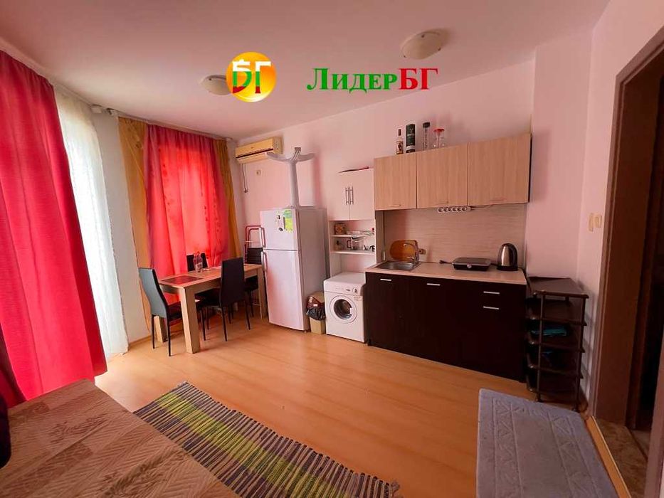 Двустаен апартамент в комплекс Сани Дей 6