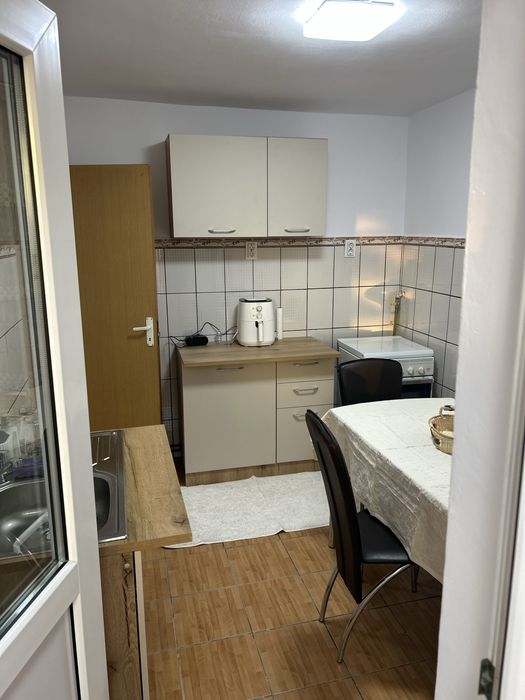 Inchiriez apartament