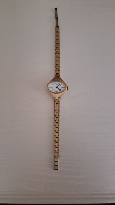 Продам позолоченные часы луч