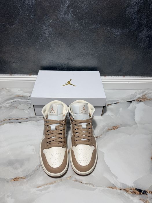 Air Jordan 1 Mid Tan Toe