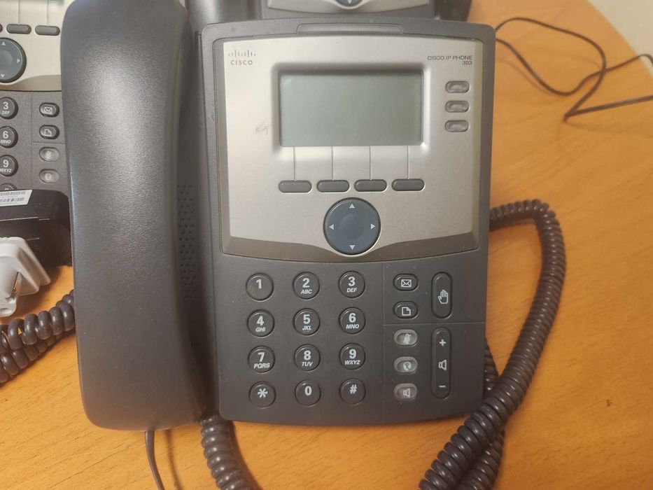 Продавам VoIP телефони 2 бр. CISCO SPA303 и 1 бр. LINKSYS SPA921