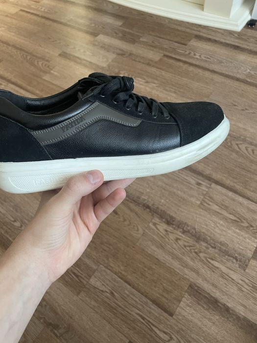 Продам обувь.