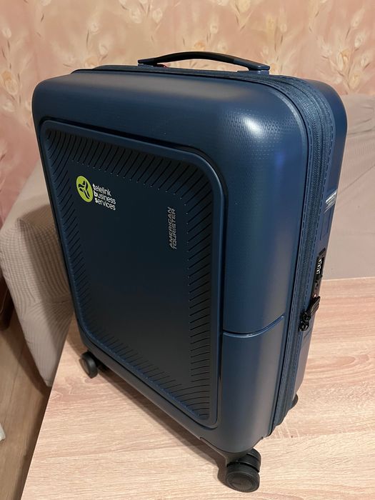 Куфар American Tourister DashPop Спинер 55см. с разширение Тъмно Син