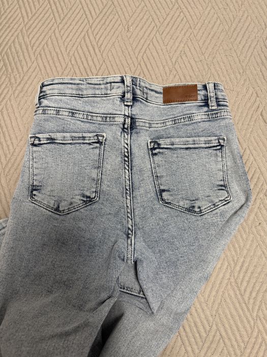 Дънки по тялото