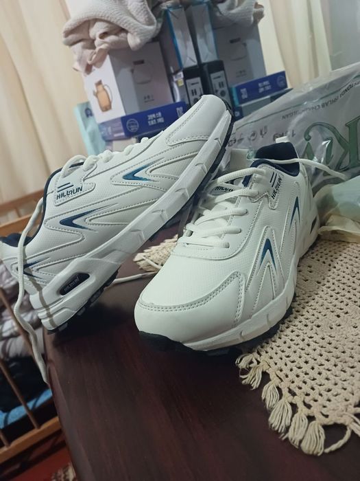 Кроссовки  новые