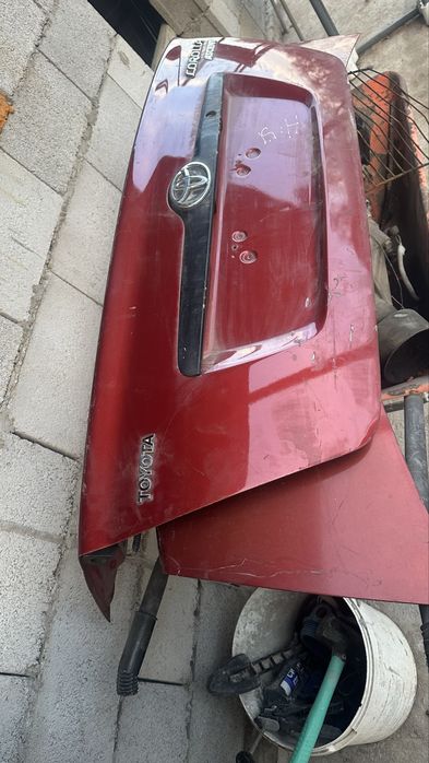 Продам крышку багажника на Короллу