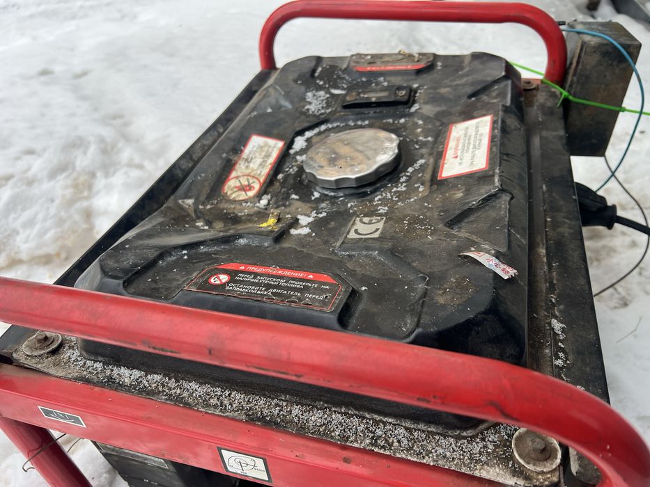 Продам генератор 2.8 квт бензиновый