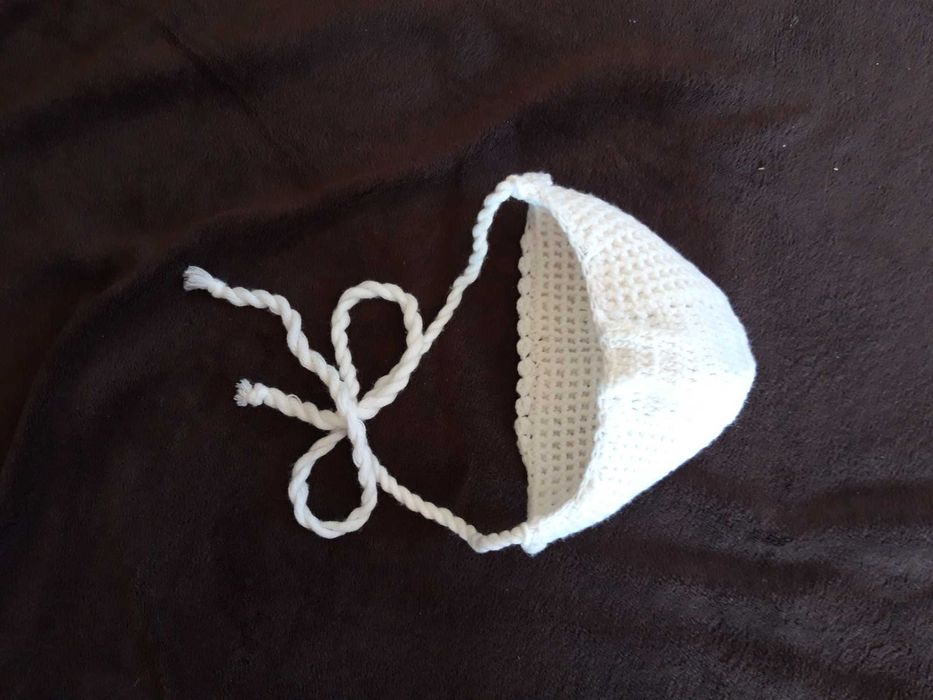 Плетени бебешки жилетки и шапка за бебе