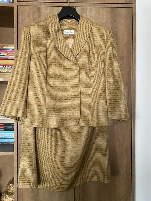 Costum fusta marime 46 sacou marime 44 Madame