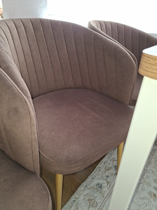 Продам стол и 4 стула