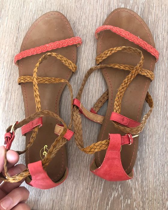 Продам босоножки