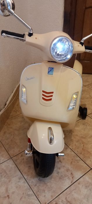 Scooter electric Piaggio Vespa copii