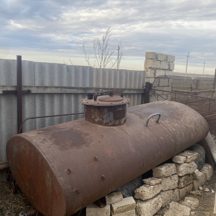 Продам емкость 3-куб