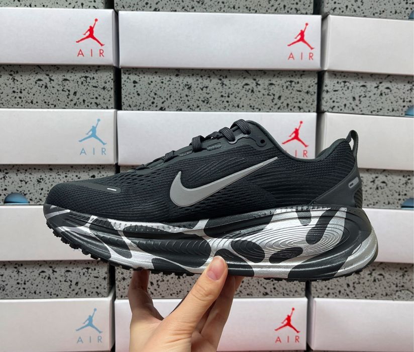 Nike vomero 18 black