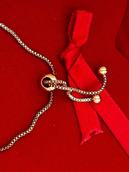 Златиста гривна Swarovski с зелена детелина
