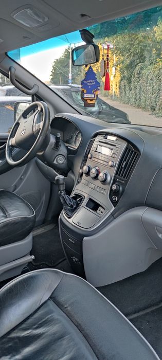 Hyundai H-1 2.5 CRDi 170 CP • 8 locuri • Clima față/spate • 260.000 km