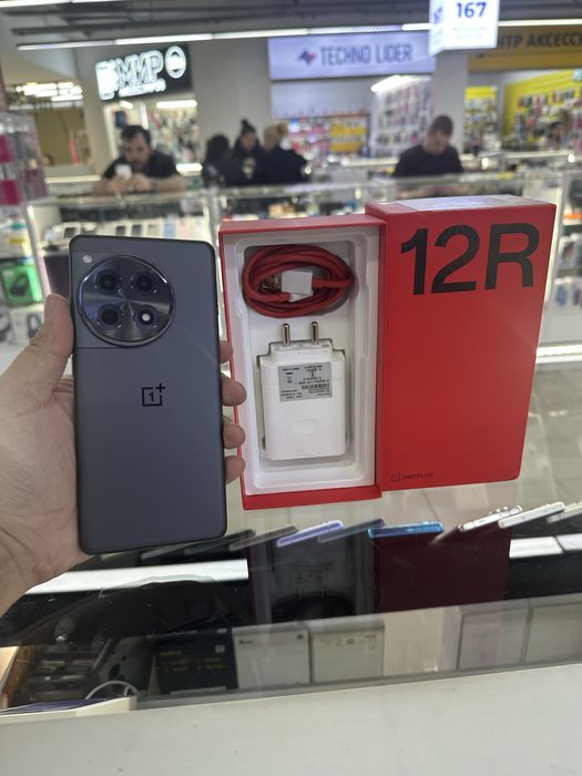 Oneplus 12r. 16/256