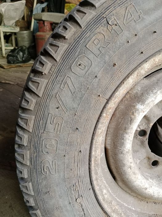 Продам шины с дисками от волги