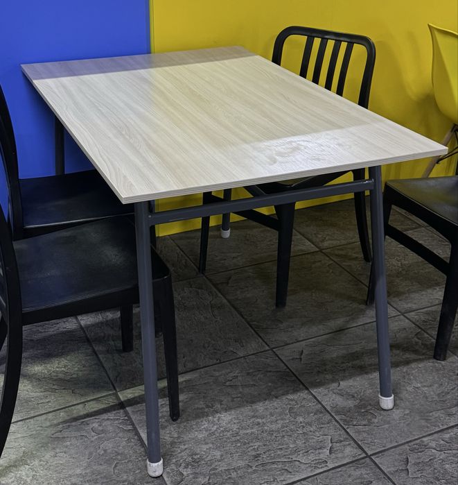 Продам столы почти новые