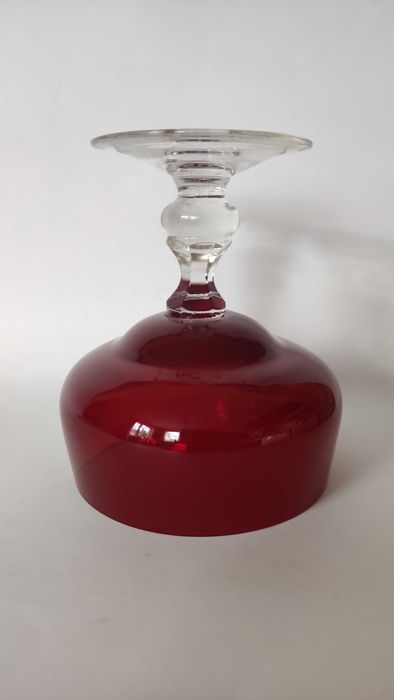 Масивна чаша /купа от рубинен кристал