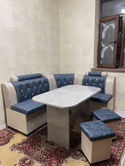 Кухнние Уголки+Стол+пуфиг2