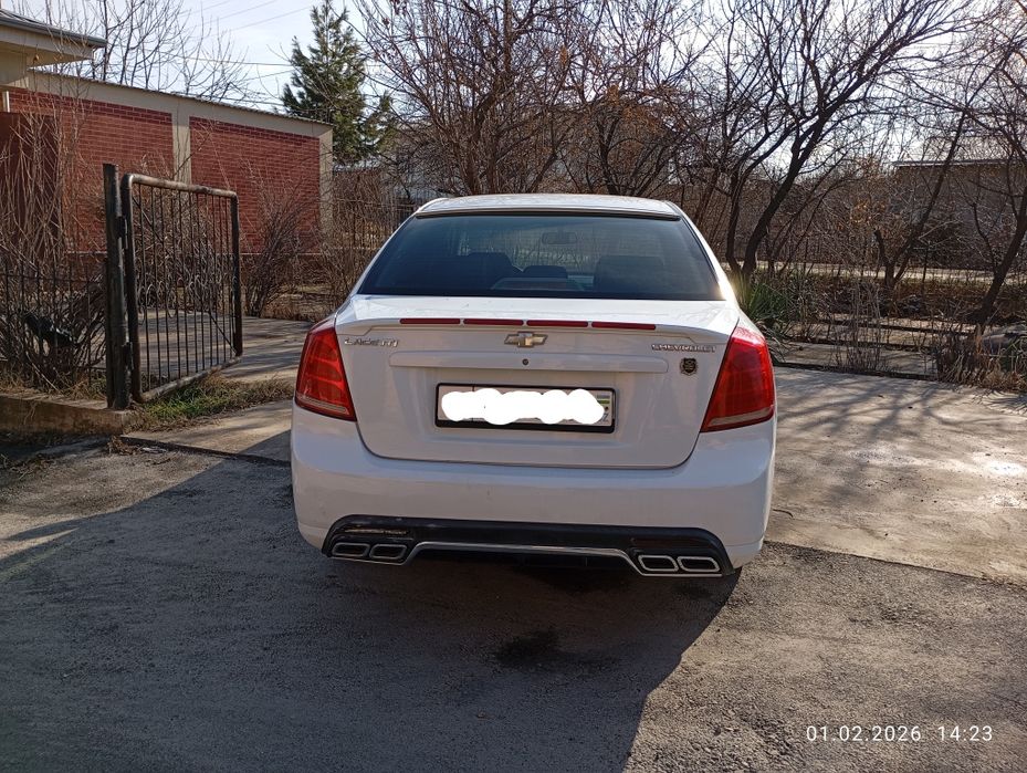 Срочна сотилади Ласетти 2009 йил автомат.