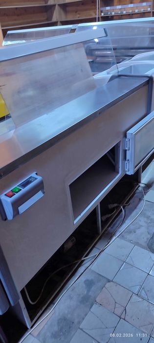 Витринные холодильники бу