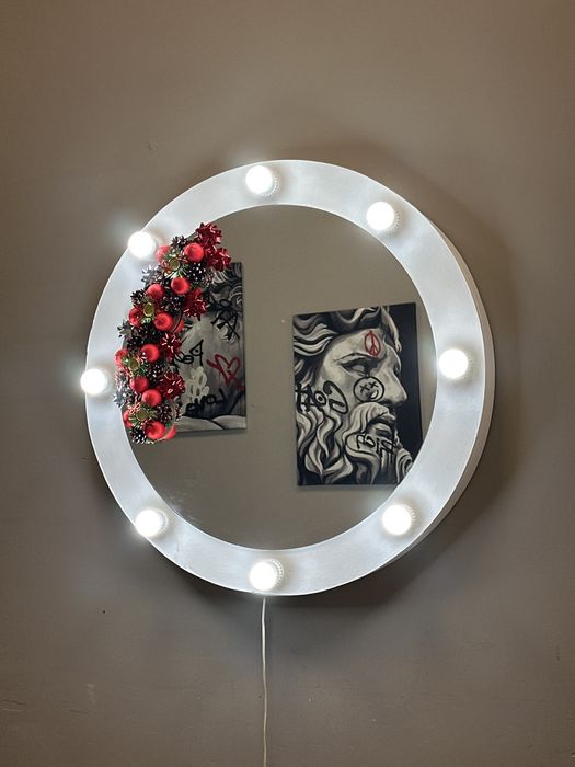 Пролдам зеркало с лампами / для мастеров