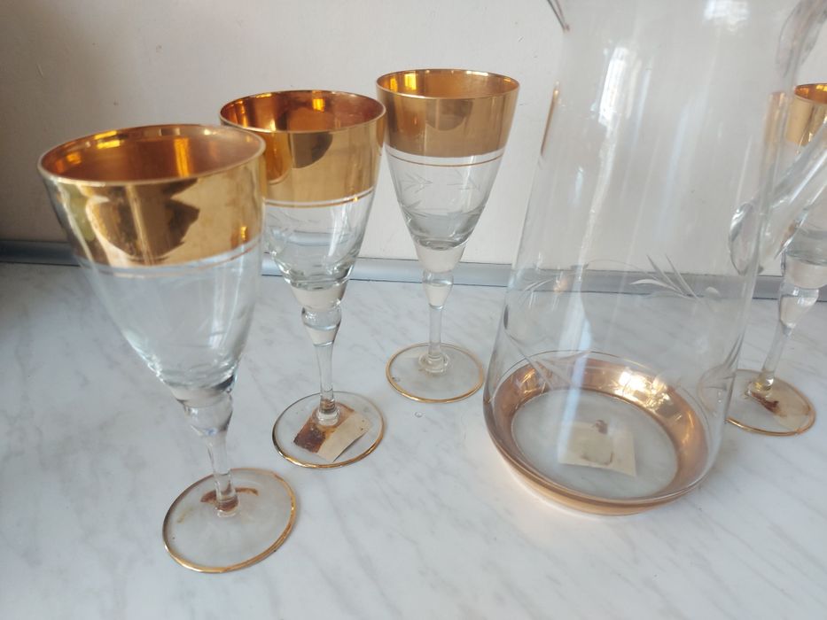 Антикварен сервиз за вино