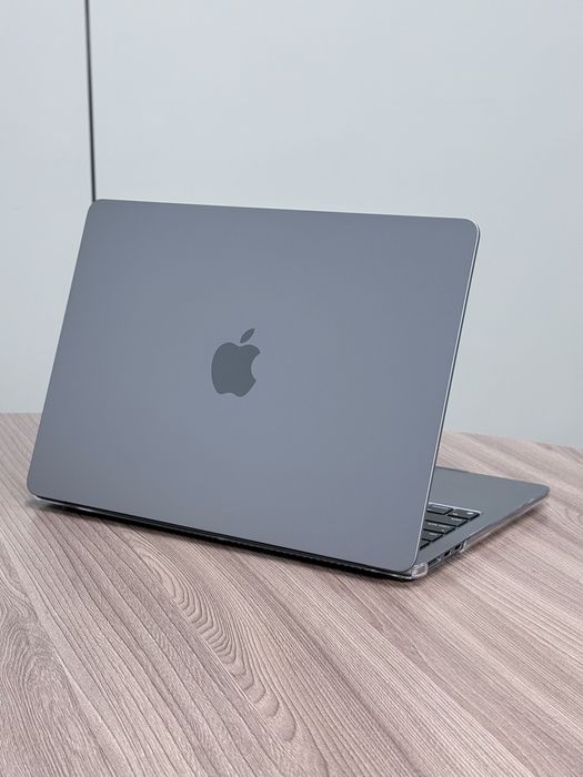 Продается MacBook Air 13 M2 (2022 года)