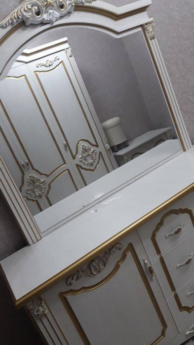 Kamot 2 ta stuli bilan , kravat matrasi bilan , penal 2 ta