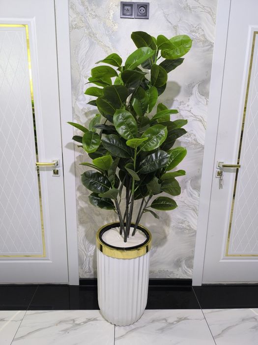 Искусственный цветы и деревья