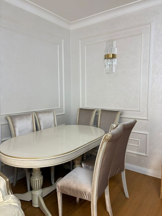 Стол в гостиную со стульями