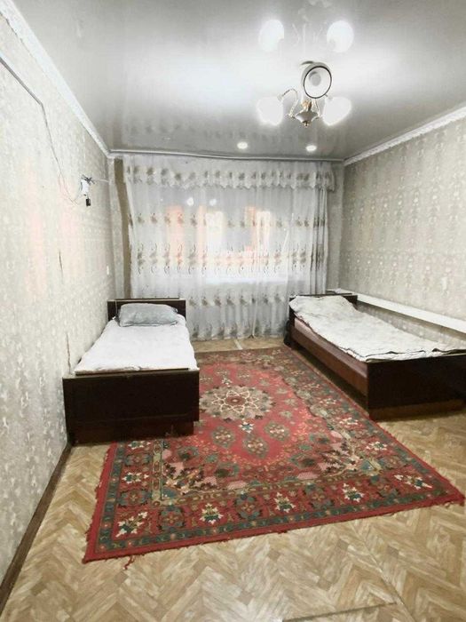 2-комн квартира в 12 мкр, остановка рядом, 5/5 этаж