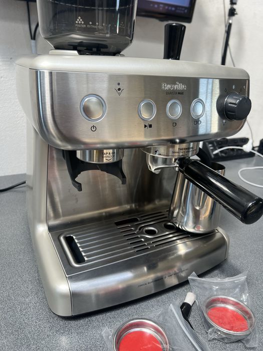 Еспресо машина Breville Barista Max с вградена кафемелачка