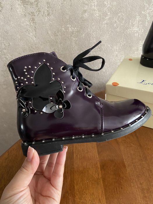 Продам демисезонные ботинки на девочку