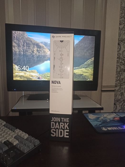 Mousepad-NOVA. 
На няколко месеца е, чист, хубав за употреба 
Добре изглежда за гейминг сетапове
Цената е в евро, - 10