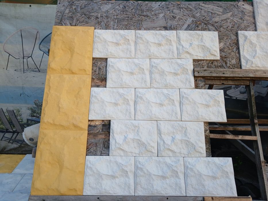 Plăci decorative fabricate din ciment alb pentru placări exterioare