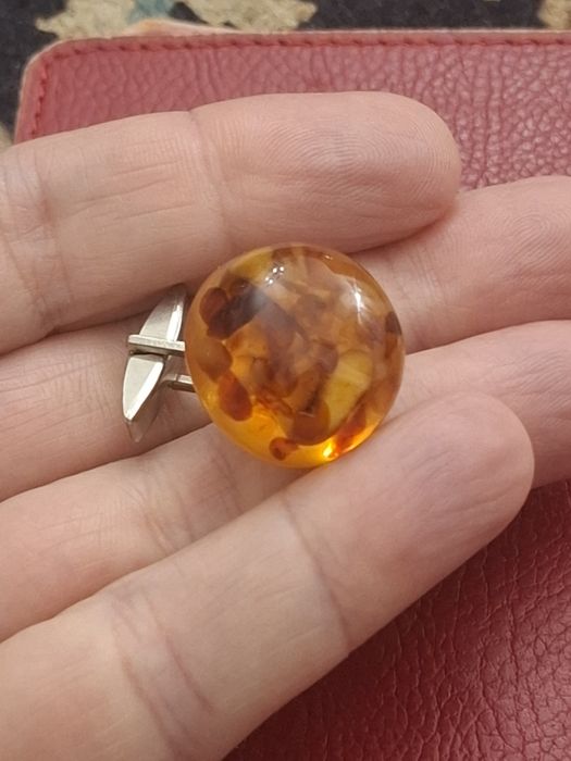 Butoni vechi chihlimbar