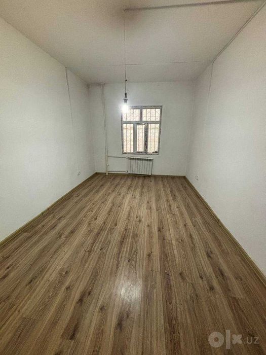 (А) Продаётся квартира под коммерческое помещение.