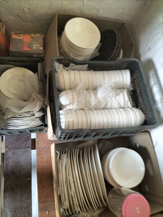 Продам посуду белый фарфор