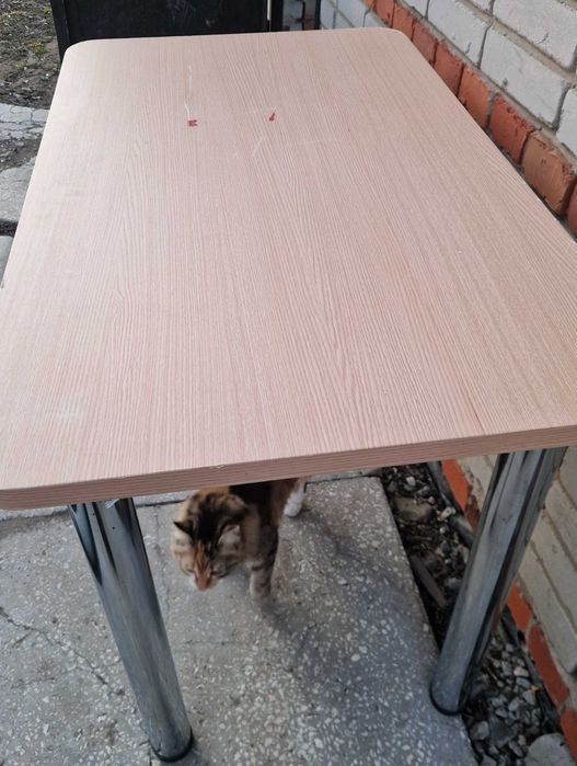 Продам кухонный стол