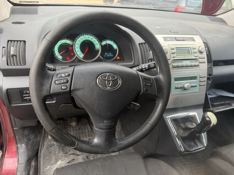 Тойота Корола Версо 2,0д 116кс на части/Toyota corola verso 2,0d 116k na chasti