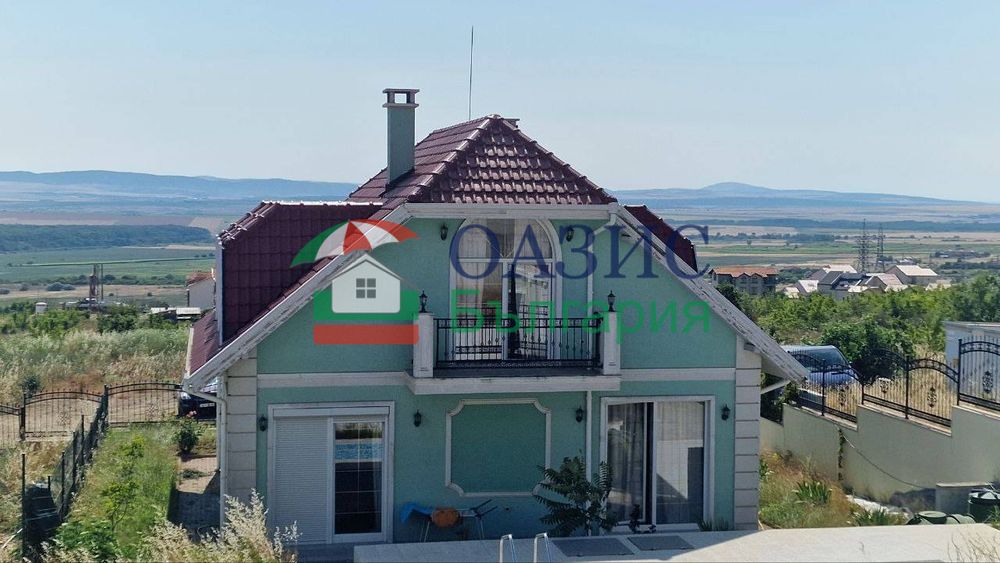Къща с парцел и басейн, Чолакова Чешма, 212м.кв., цена 349000 евро