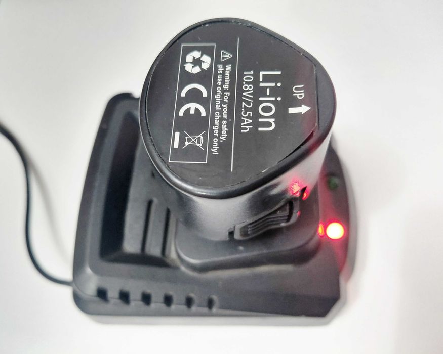 Incarcatoare 12V KF, JLH, cu acumulatori 10,8 V