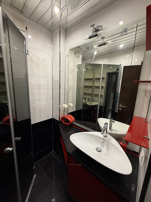 Дава се под наем Тристаен апартамент в Плевен, Идеален център - 100 кв.м за 800 € - Снимка #12