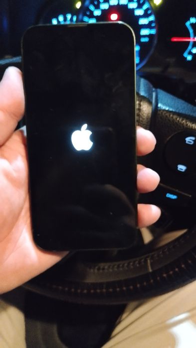 Айфон 13 сатылады. Арты сынган сим карта окымай тур. Документы бар Рем