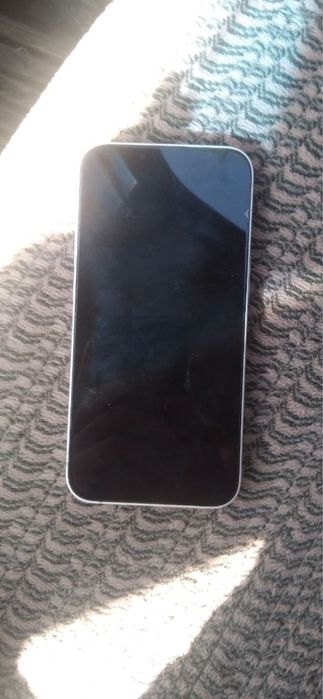 Продам айфон 16е128