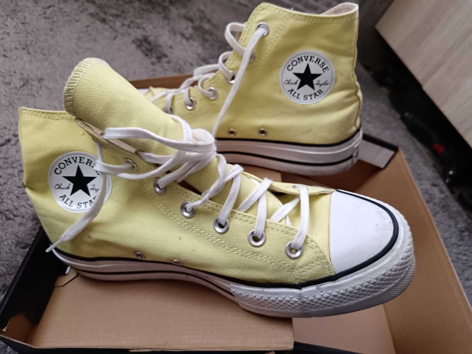 Converse galbena.marimra 40...41
