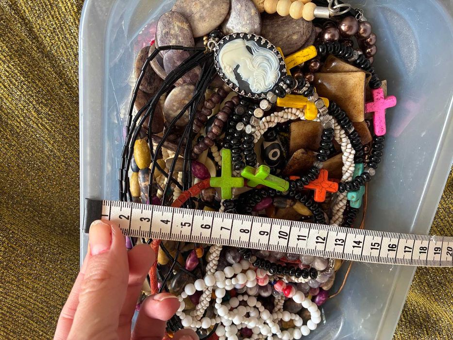 Кутия с бижута, цената е за всички